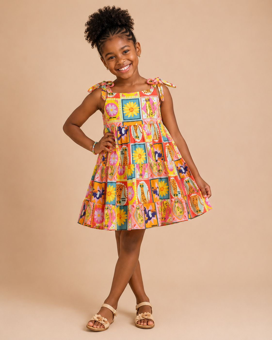 Vestido Savana com estampa patchwork colorida de bichos e flores